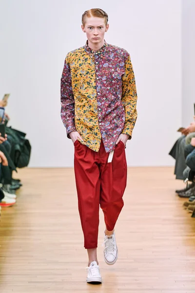Look 17